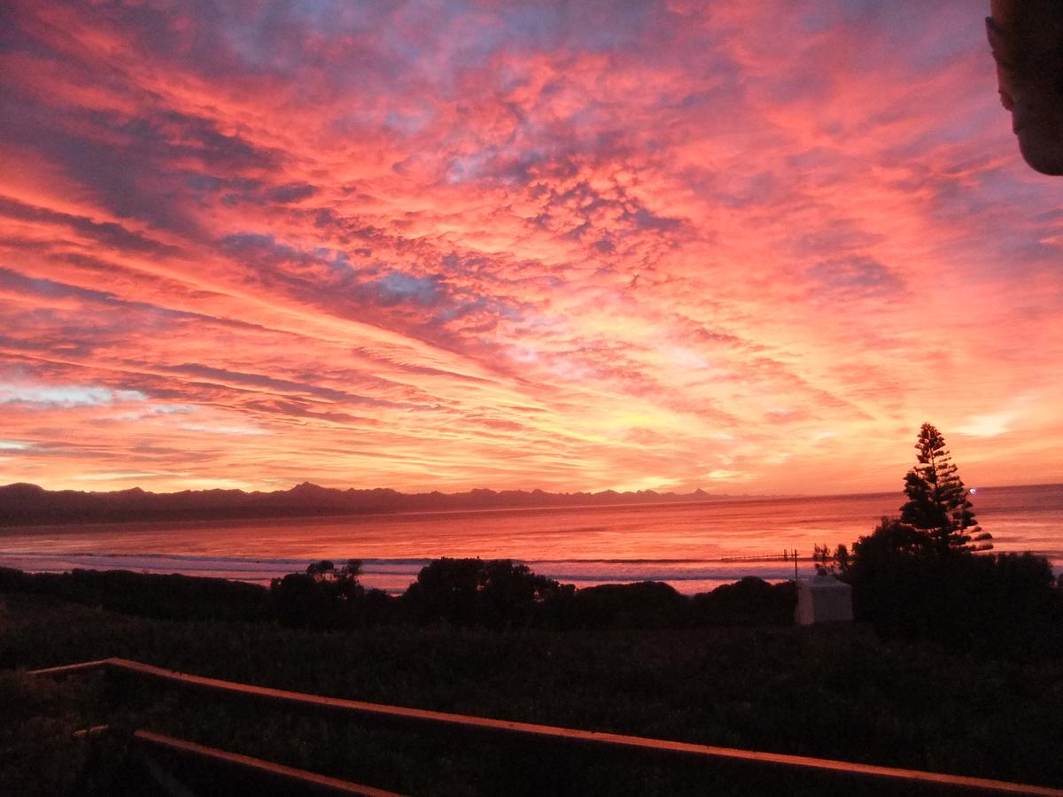 Dolphins' Playground Beachfront B&B Plettenberg Bay Exterior foto